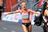 Bývalá běžkyně na lyžích navíc v ulicích německého hlavního města stanovila nový národní rekord 2:26:31.