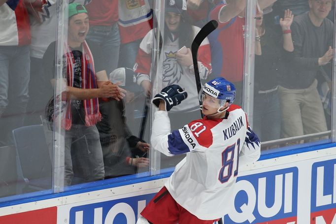 Dominik Kubalík slaví v zápase Česko - Rakousko na MS 2019