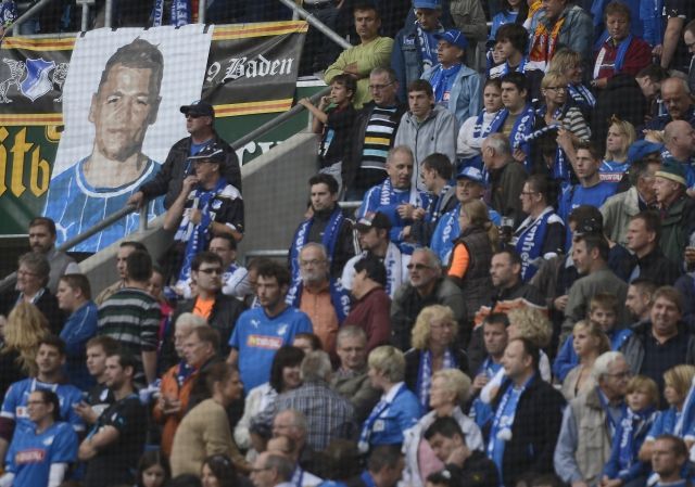 Fanoušci Hoffenheimu vyjadřují podporu Borisi Vukčevičovi