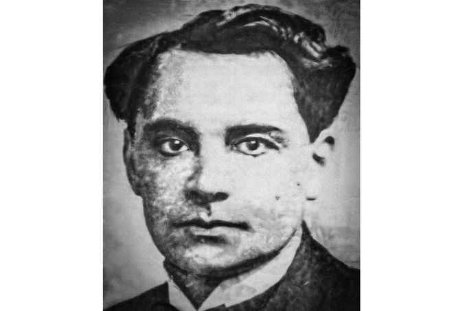 Marcel Petiot (1897-1946), francouzský lékař a sériový vrah, na nedatovaném portrétu z mládí.