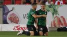 5. kolo fotbalové FORTUNA:LIGY, Slavia - Jablonec: Tomáš Holeš (vpravo) a Jakub Považanec slaví gól Jablonce.