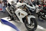 Jedním z mála opravdu rychlých strojů na výstavě Motocykl v Praze je Suzuki GSX R v limitované výroční sérii