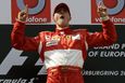 Michael Schumacher z Ferrari slaví vítězství v GP Evropy na Nürburgringu v roce 2006