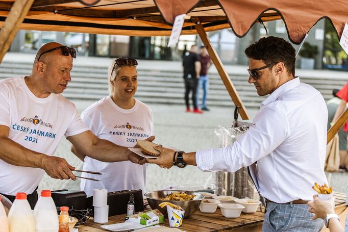 Záběry z volebního mítinku strany SPD, který se uskutečnil v Olomouci 21. 8. 2021