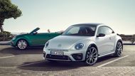 Volkswagen Beetle - Dalším problémovým vozem značky Volkswagen je stylový hatchback Beetle. Ten se totiž vyrábí v továrně Puebla City v Mexiku. Výroba a cesta odtud až k českému zákazníkovi tak zabere hodně času. Nový majitel by si měl auto převzít nejdříve za 24 týdnů, tedy za půl roku od objednání.