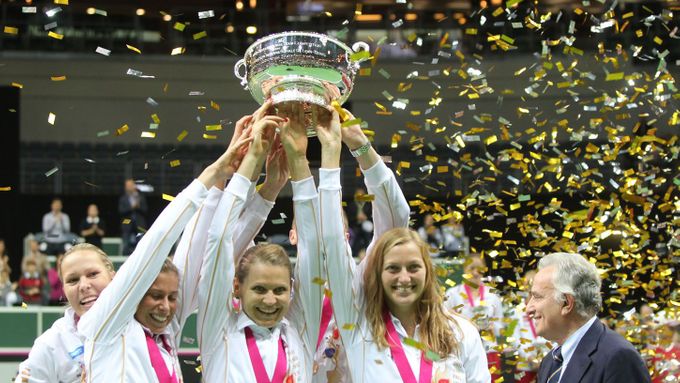 Připomeňte si ve fotogalerii slavné triumfy českých tenistek ve Fed Cupu v letech 2011 a 2012.