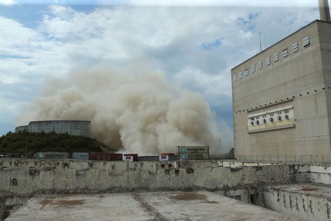 Demolice jaderné elektrárny Muelheim-Kaerlich v Německu.