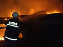 Požár strojírenských hal v Roudnici nad Labem