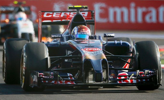 Toro Rosso Formula One driver Daniil Kvyat of Russia speeds during the first Russian Grand Prix in Sochi October 12, 2014. REUTERS/Maxim Shemetov (RUSSIA - Tags: SPORT MO