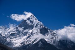 Lančmít, který obletěl svět. Čeští horolezci na nepálské velehoře neuhnuli