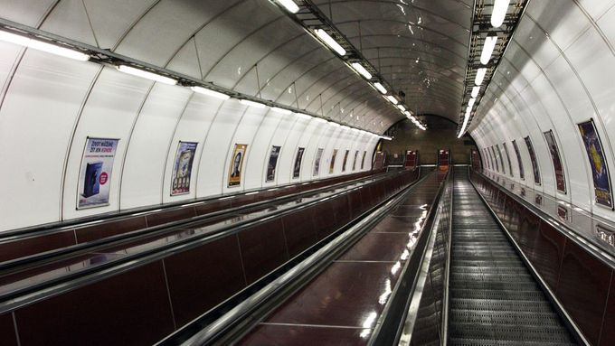 Pražský dopravní podnik plánuje letos vyměnit ve čtyřech stanicích metra celkem 14 eskalátorů za 100 milionů.