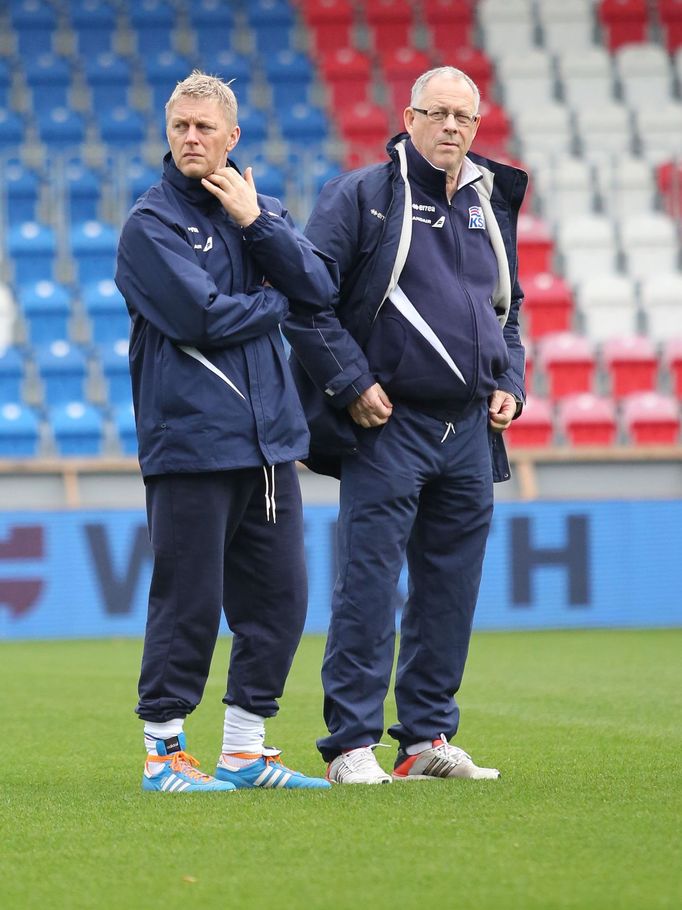 Trénink islandské reprezentace: Heimir Hallgrímsson a Lars Lagerbäck