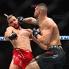 Jiří Procházka při souboji s Aleksandarem Rakičem v rámci UFC 300