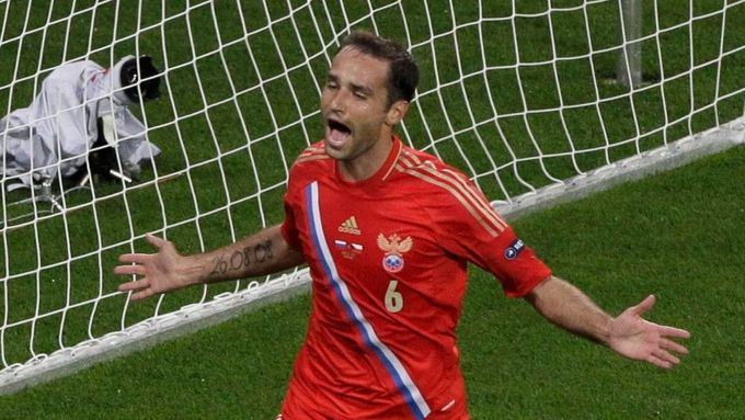 Roman Širokov slaví svůj gól proti Česku v utkání na Euru 2012