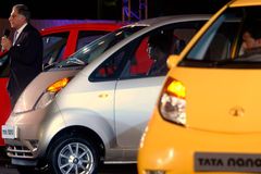Spása průmyslu: Nejlevnější auto světa a elektromobily