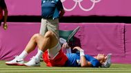 Český tenista Tomáš Berdych doslova padl v utkání s Belgičanem Stevem Darcisem. Bylo to jeho druhé fiasko v poslední době a po Wimbledonu shodou okolností opět v Londýně.