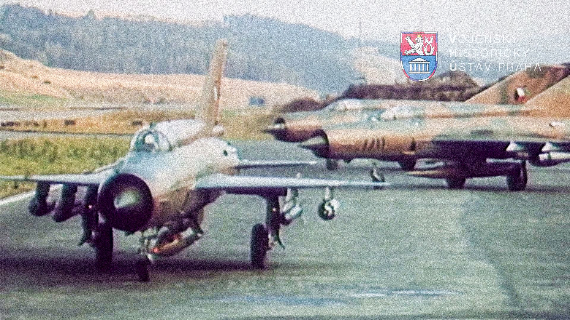 Dodatek, Film, Dálnice, Dálnice D1, Československý armádní film, přistávací plocha, Auto, historie