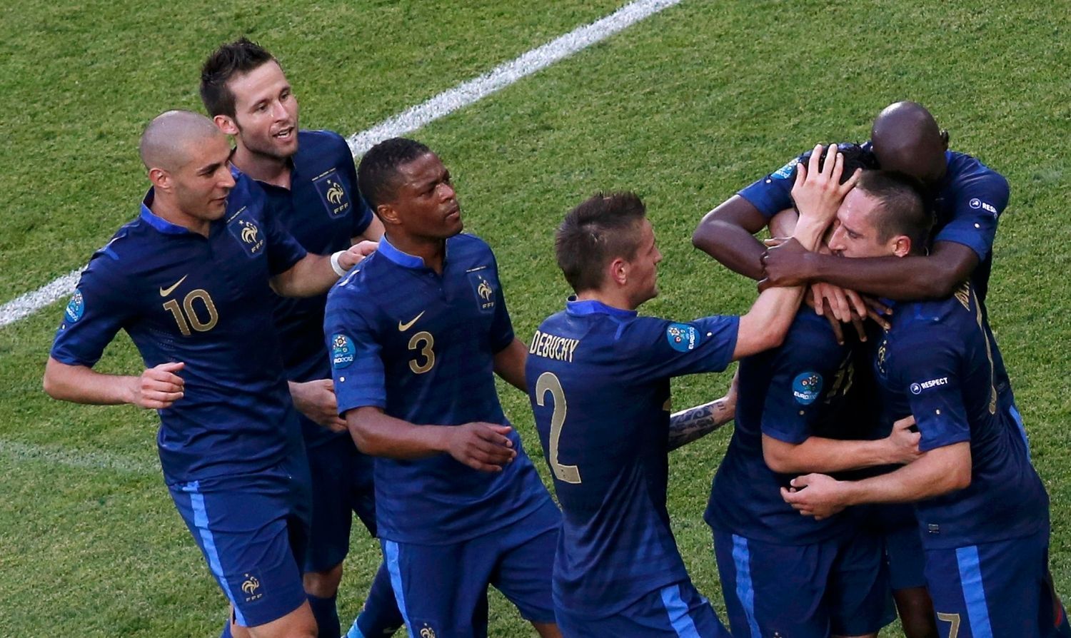 Francouzi slaví gól Smira Nasriho v utkání Francie - Anglie na Euru 2012