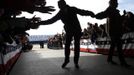 Republican presidential nominee Mitt Romney greets audience members as they take the stage at a campaign rally in Dubuque, Iowa November 3, 2012. REUTERS/Brian Snyder (UNITED STATES - Tags: POLITICS ELECTIONS USA PRESIDENTIAL ELECTION) Published: Lis. 3, 2012, 6:12 odp.