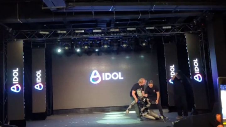 Nejvíc ruský robot světa. Z trapasu v Moskvě je hit, dokonalá katastrofa, zní reakce