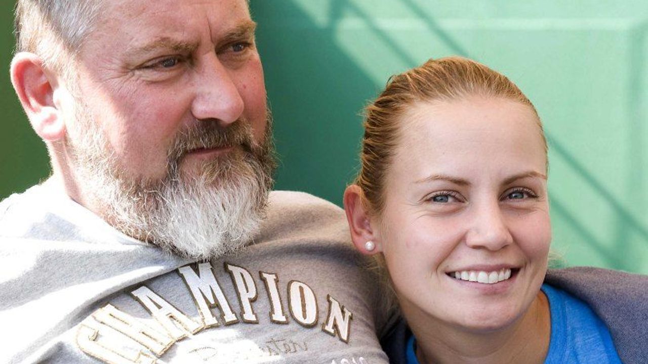 Zemřel tyran. Dceru, tenisovou senzaci, roky mučil. Dodnes jí zůstaly rány na duši