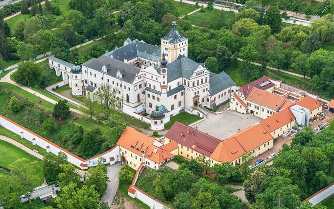 Labe z výšky: letecké fotografie od Mělníka po Pradubice