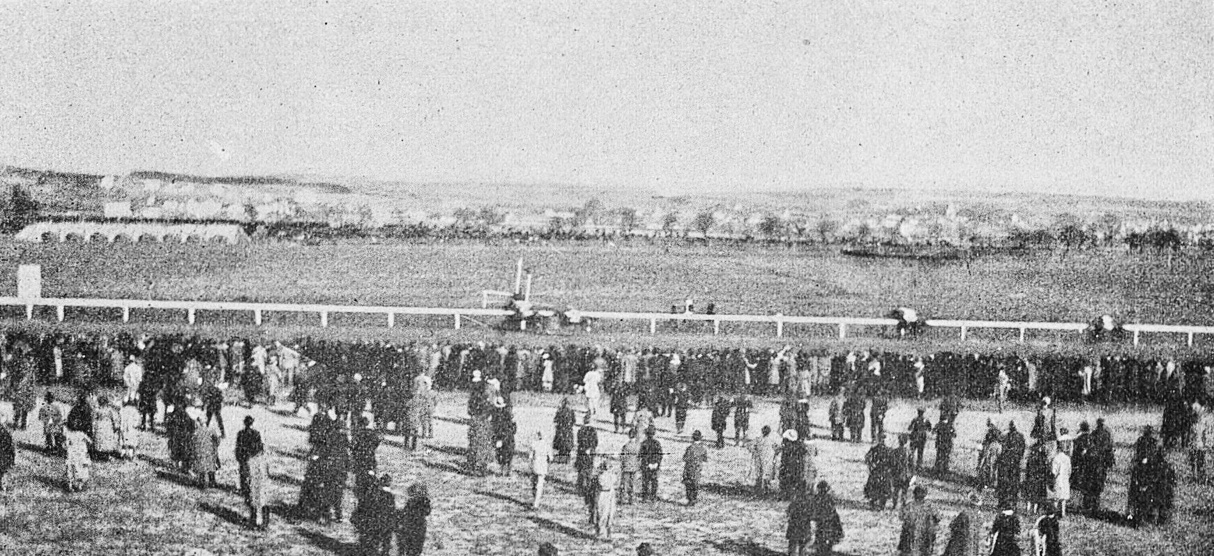 Jednorázové užití / Fotogalerie / Kouzlo chuchelských dostihů na starých fotkách. Od prvního derby uplynulo již 100 let