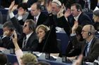 Europoslanci odmítli rozpočet, mají ho za moc úsporný