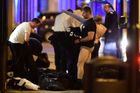 Svědek útoku v Londýně: Útočníci měli sebevražedné pásy