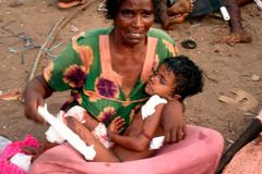 Katastrofa na Srí Lance. Desítky tisíc lidí pod palbou