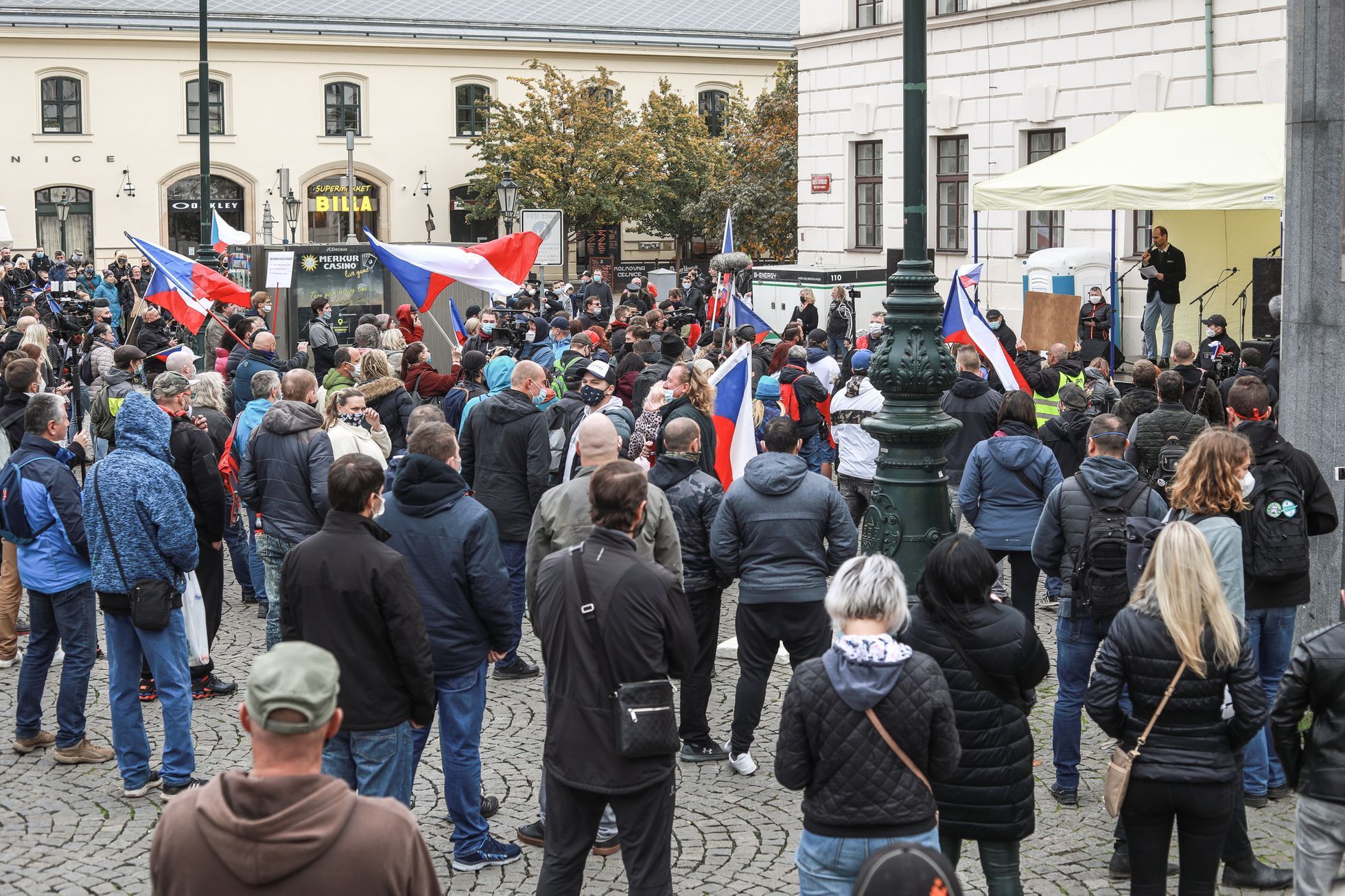 Demonstrace proti omezování svobod, koronavirus, Náměstí republiky, 28. 10. 2020