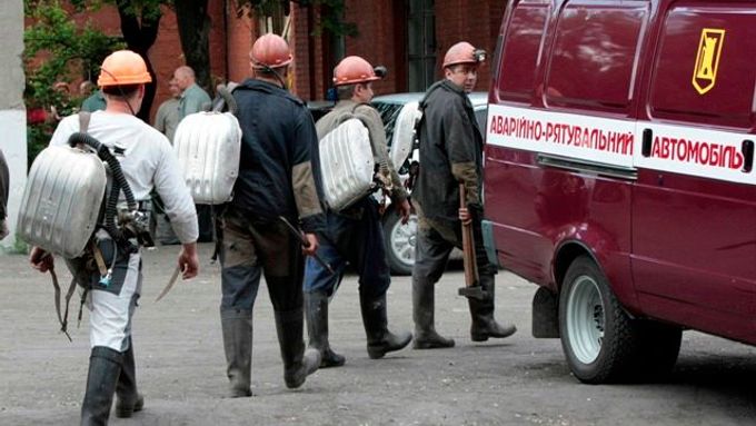 Jedním z nejhorších důlních neštěstí v posledních letech byl výbuch metanu v uhelném dole v Doněcku na Ukrajině: Devadesát mrtvých