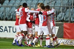 Slavia se trápila s Opavou, dva góly dal Zmrhal. Jablonec vystoupal před Spartu