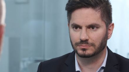 Puberťákům chybí kritické myšlení, místo mediální gramotnosti řeší školství záhonky, říká Gregor