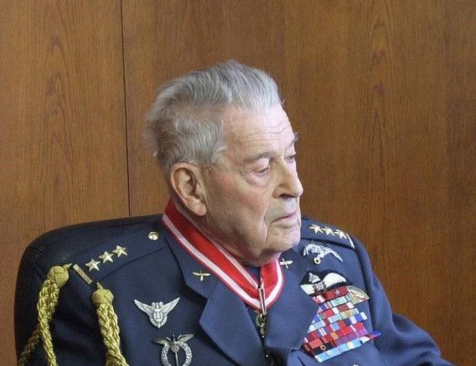 Generál Imrich Gablech, který působil za druhé světové války jako operační důstojník na anglických letištích.