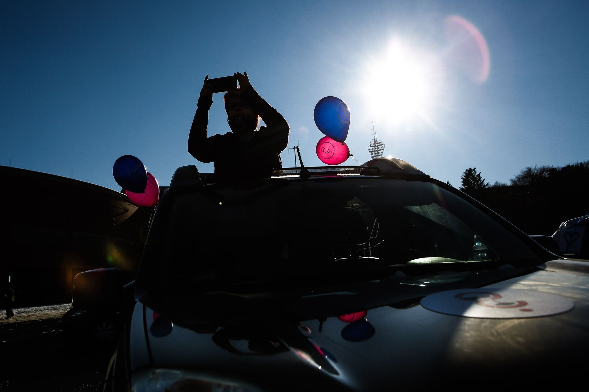 Milion chvilek, aleggorická jízda Prahou upozorňující na kauzy vlády Andreje Babiše, masopust, masky, auto, 13. 2. 2021