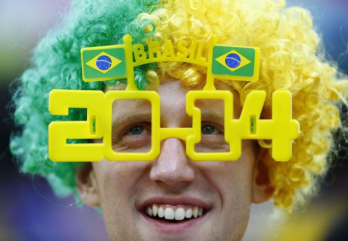 A fan looks on as he waits for the 2014 World Cup opening match between Brazil and Croatia at the Corinthians arena in Sao Paulo June 12, 2014. REUTERS/Damir Sagolj (BRAZ