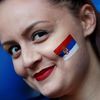 Srbská fanynka na zápase Srbsko - Švýcarsko na MS 2018