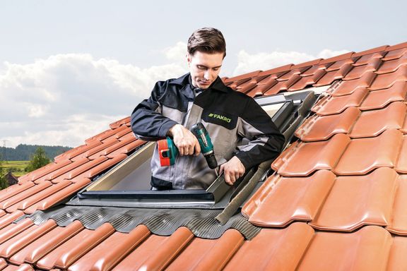 FAKRO doporučuje tzv. teplou montáž střešního okna