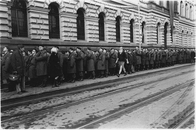 Otužilec, Praha 1973