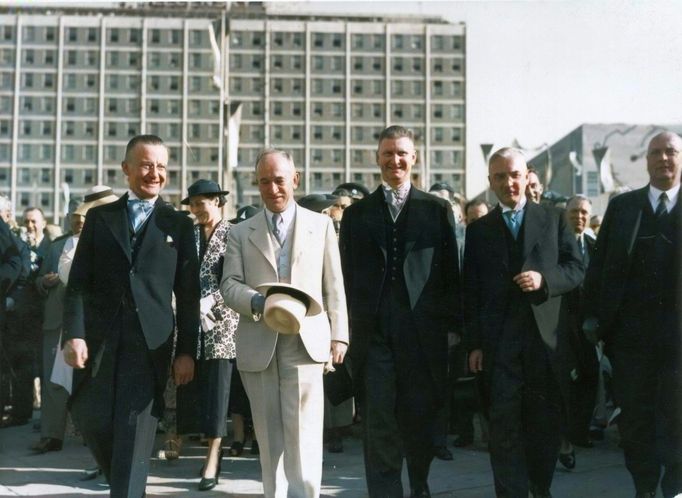 Ministr Edvard Beneš na návštěvě Zlína v roce 1935. Kolorováno