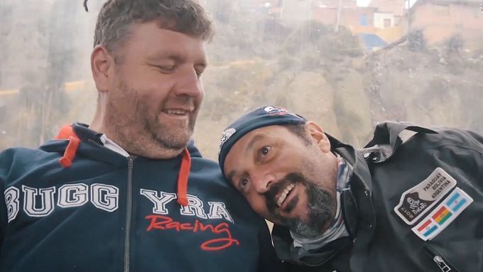Čeští řidiči Tater uvítali na Rallye Dakar odpočinkový den v hlavním městě Bolívie La Pazu. Volali rodinám, namasírovali těla a podnikli výlet.