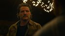 Pedro Pascal v epizodě Dny budoucí druhé řady seriálu Tha Last Of Us.