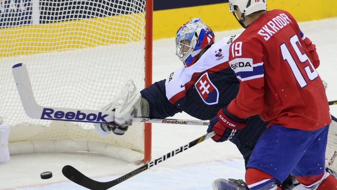 Brankář slovenské reprezentace Ján Laco a Per-Age Skröder z Norska.