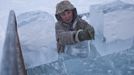 ¨ Ruslan, 35, loads blocks of ice onto a truck outside Yakutsk in the Republic of Sakha, northeast Russia, January 17, 2013. The coldest temperatures in the northern hemisphere have been recorded in Sakha, the location of the Oymyakon valley, where according to the United Kingdom Met Office a temperature of -67.8 degrees Celsius (-90 degrees Fahrenheit) was registered in 1933 - the coldest on record in the northern hemisphere since the beginning of the 20th century. Yet despite the harsh climate, people live in the valley, and the area is equipped with schools, a post office, a bank, and even an airport runway (albeit open only in the summer). Picture taken January 17, 2013. REUTERS/Maxim Shemetov (RUSSIA - Tags: SOCIETY ENVIRONMENT) ATTENTION EDITORS: PICTURE 18 OF 27 FOR PACKAGE 'THE POLE OF COLD' SEARCH 'MAXIM COLD' FOR ALL IMAGES Published: Úno. 18, 2013, 11:26 dop.