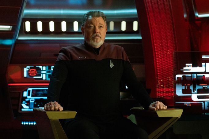 Jonathan Frakes jako kapitán William T. Riker.