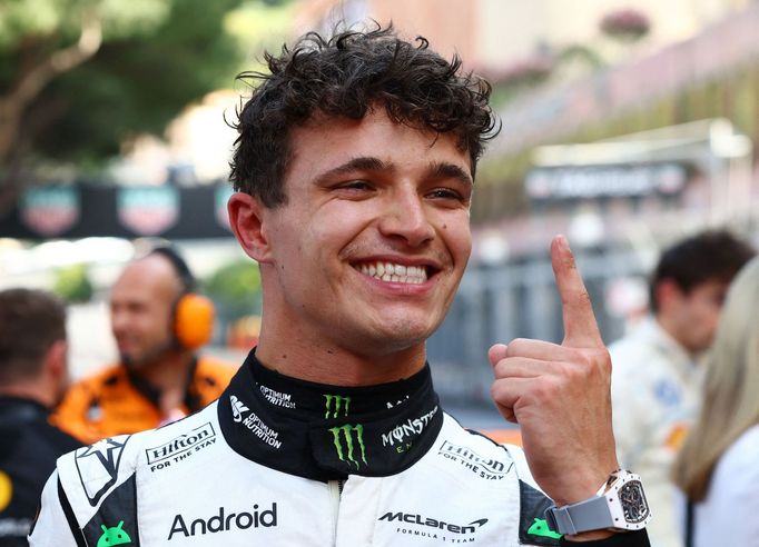 Lando Norris z McLarenu slaví triumf ve VC Monaka F1 2025