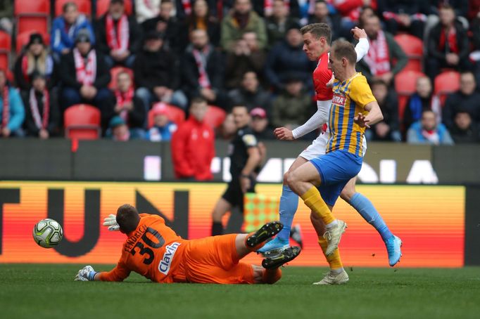 Lukáš Provod a Vilém Fendrich v zápase 22. kola Slavia - Opava