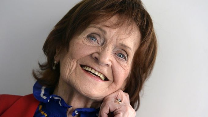 Textařka Jiřina Fikejzová na archivním snímku z roku 2012, krátce před oslavou 85. narozenin.