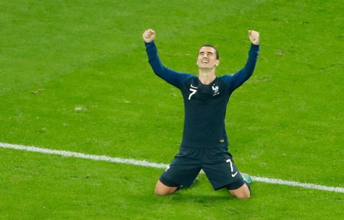 Antoine Griezmann slaví v semifinále MS 2018 Francie - Belgie